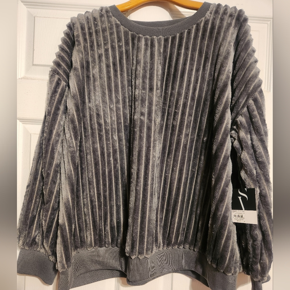 Brand new, Crew neck sweater, grey faux fur. Simple Vera